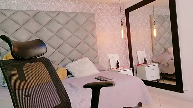 CARO ADAMS1 online show from 02/06/26, 10:33