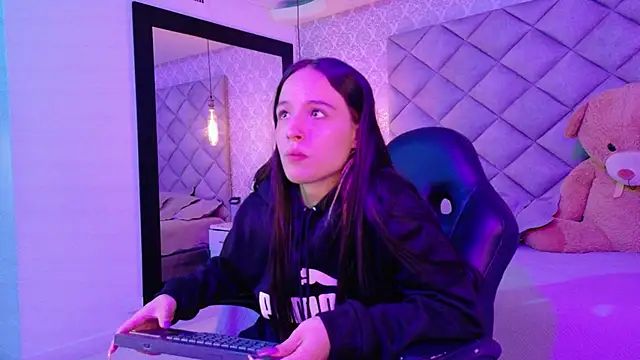 CARO ADAMS1 online show from 11/28/25, 11:43