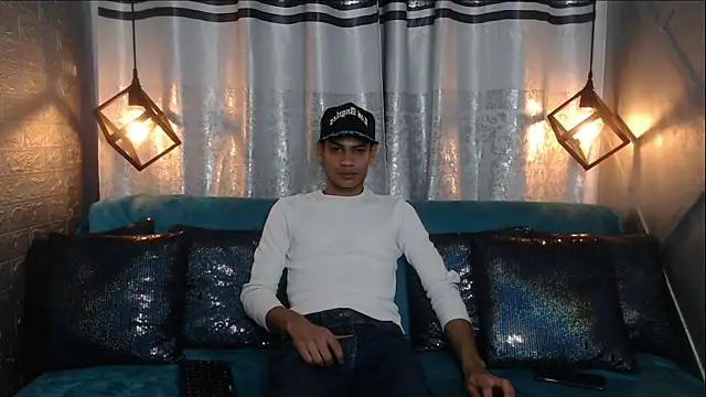 Snapshot of liam_sti1 chatting on 10/18/25, 01:29 liam sti1 online show from 10/18/25, 01:29