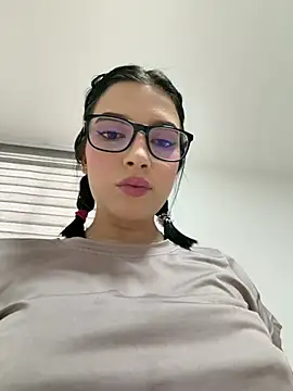 Snapshot of l0lita_sweet chatting on 04/26/26, 09:23 l0lita sweet online show from 04/26/26, 09:23
