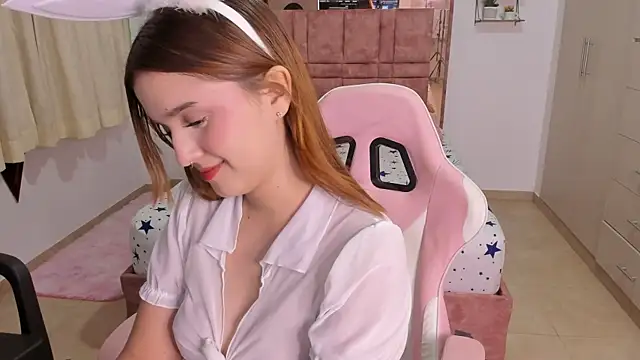 Snapshot of MIACUTEE_ chatting on 06/28/26, 11:33 MIACUTEE online show from 06/28/26, 11:33