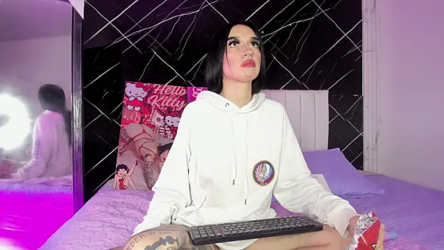 Snapshot of Candy_leilaa3 chatting on 11/14/25, 04:05 Candy leilaa3 online show from 11/14/25, 04:05