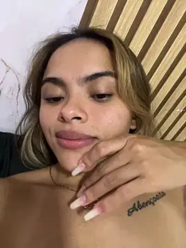 safadinhaquenteW online show from 11/17/25, 04:00