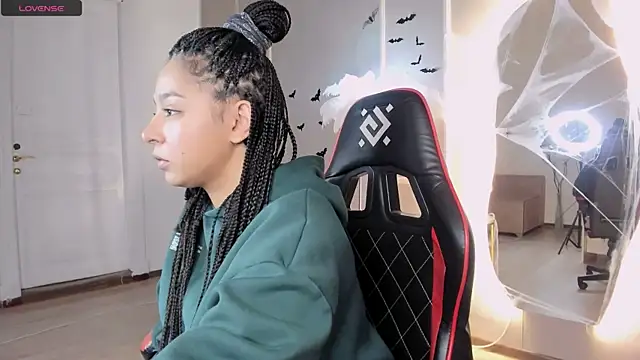 Aisha Goldstein online show from 11/03/25, 05:56