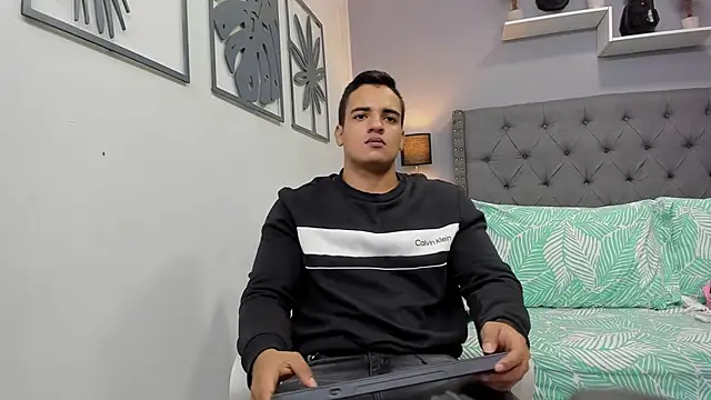 violeta and maxx online show from 10/28/25, 02:45