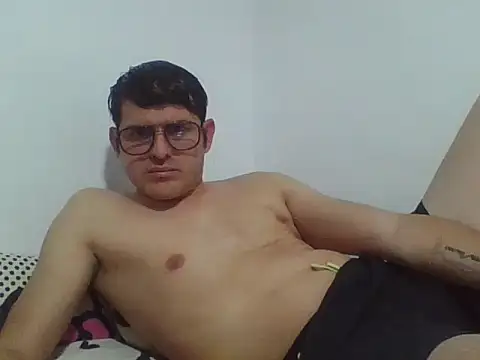 Snapshot of Dariusbi chatting on 11/14/25, 02:15 Dariusbi online show from 11/14/25, 02:15