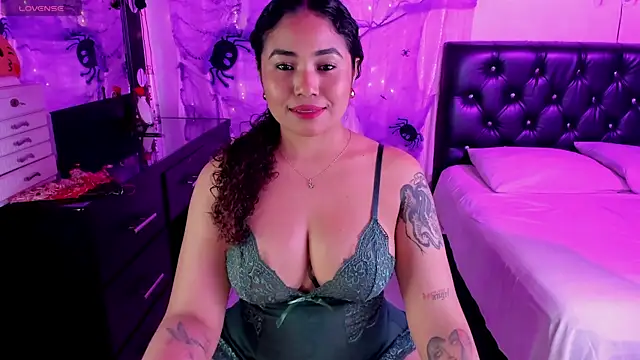 Snapshot of yournaughtysecret_ chatting on 10/14/25, 12:44 yournaughtysecret online show from 10/14/25, 12:44