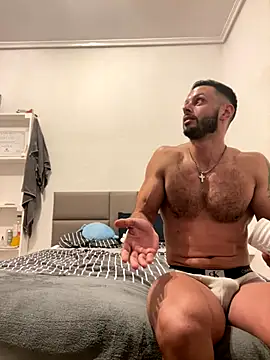 Snapshot of Camaraman05 chatting on 10/18/25, 06:04 Camaraman05 online show from 10/18/25, 06:04