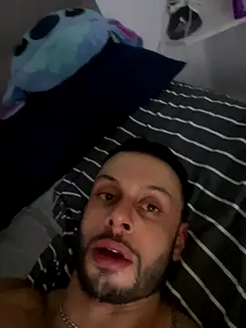 Snapshot of Camaraman05 chatting on 10/26/25, 07:42 Camaraman05 online show from 10/26/25, 07:42