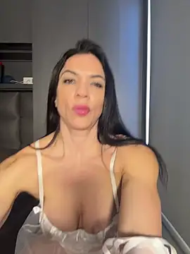 Snapshot of Kattefit chatting on 06/19/26, 06:14 Kattefit online show from 06/19/26, 06:14