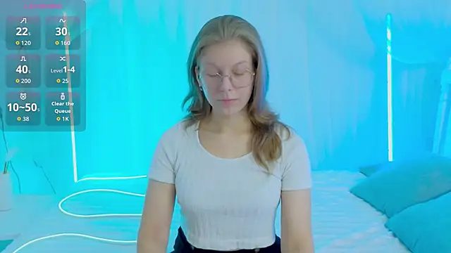 Snapshot of Angelie__Eyes chatting on 10/18/25, 02:08 Angelie Eyes online show from 10/18/25, 02:08