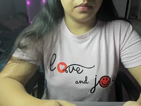 Snapshot of Divya68 chatting on 10/28/25, 05:12 Divya68 online show from 10/28/25, 05:12