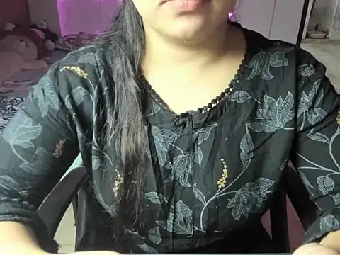 Snapshot of Divya68 chatting on 11/18/25, 05:49 Divya68 online show from 11/18/25, 05:49