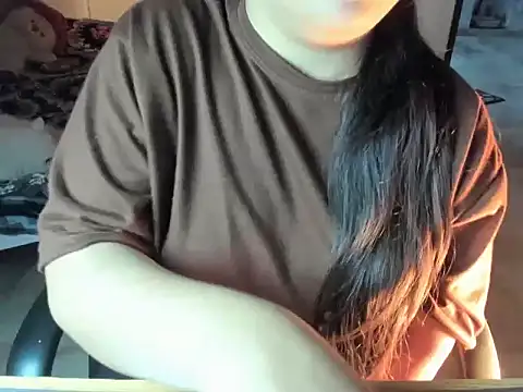 Snapshot of Divya68 chatting on 12/13/25, 08:04 Divya68 online show from 12/13/25, 08:04