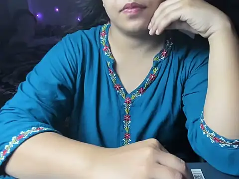 Snapshot of Divya68 chatting on 10/17/25, 05:48 Divya68 online show from 10/17/25, 05:48