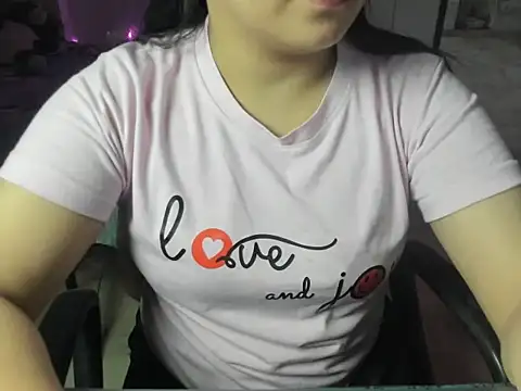 Snapshot of Divya68 chatting on 11/15/25, 05:39 Divya68 online show from 11/15/25, 05:39