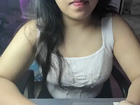 Snapshot of Divya68 chatting on 10/27/25, 04:19 Divya68 online show from 10/27/25, 04:19