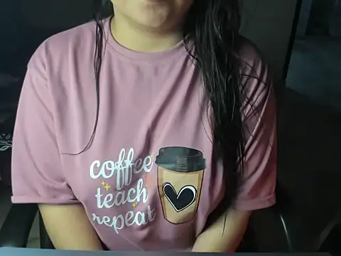 Snapshot of Divya68 chatting on 12/22/25, 05:35 Divya68 online show from 12/22/25, 05:35