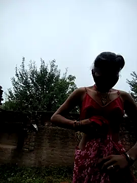 Snapshot of Mehta_seema chatting on 10/31/25, 03:14 Mehta seema online show from 10/31/25, 03:14