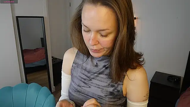 NeonyMuse online show from 11/21/25, 10:36