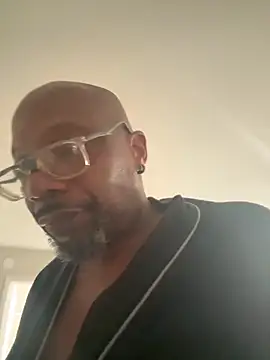 Nolaboyz online show from 04/10/26, 08:27