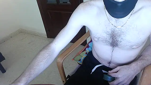 Snapshot of ZorroRomeo chatting on 10/21/25, 07:52 ZorroRomeo online show from 10/21/25, 07:52