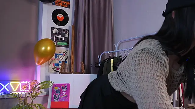 Snapshot of ariyour chatting on 11/01/25, 02:44 ariyour online show from 11/01/25, 02:44