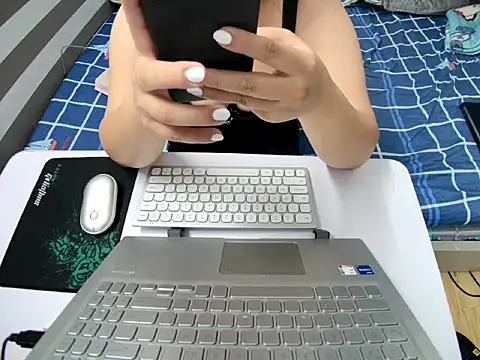 Hanna Mina online show from 11/02/25, 01:54