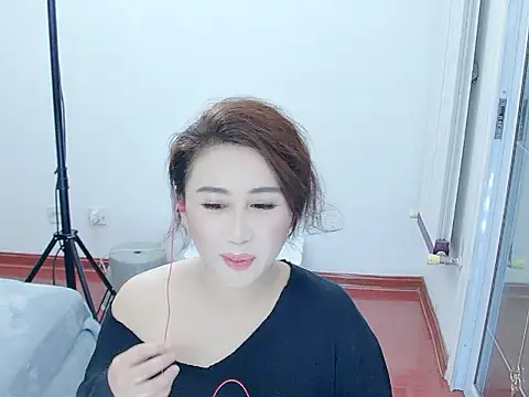 Snapshot of -dandan chatting on 10/18/25, 12:29 -dandan online show from 10/18/25, 12:29