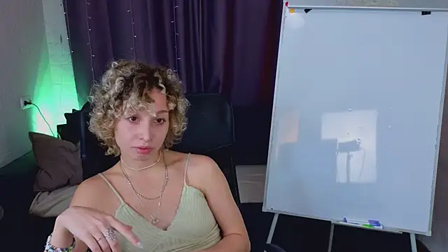Mary Wahlberg online show from 10/21/25, 05:40