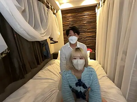 Snapshot of sarariman_8585 chatting on 11/15/25, 01:26 sarariman 8585 online show from 11/15/25, 01:26