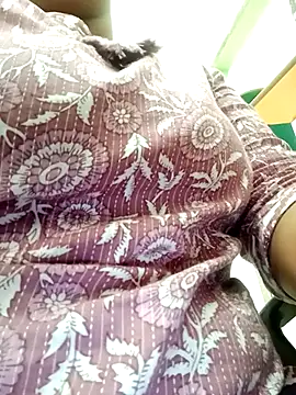 Snapshot of ITZ_YUVIKA chatting on 11/18/25, 04:27 ITZ YUVIKA online show from 11/18/25, 04:27