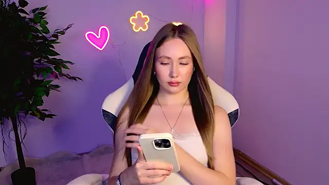 Snapshot of EllyColins chatting on 07/08/26, 03:19 EllyColins online show from 07/08/26, 03:19