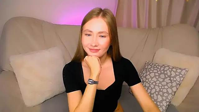 Snapshot of EllyColins chatting on 06/23/26, 03:37 EllyColins online show from 06/23/26, 03:37