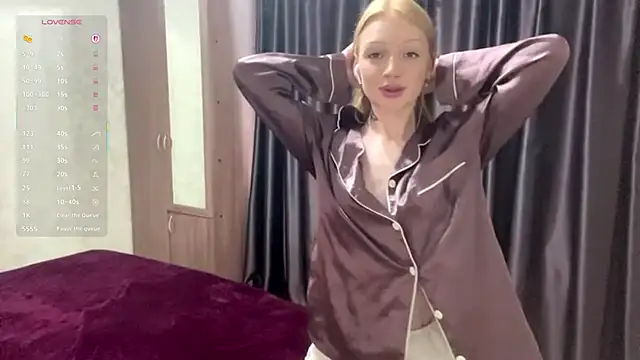 Iamlylu online show from 10/19/25, 01:03