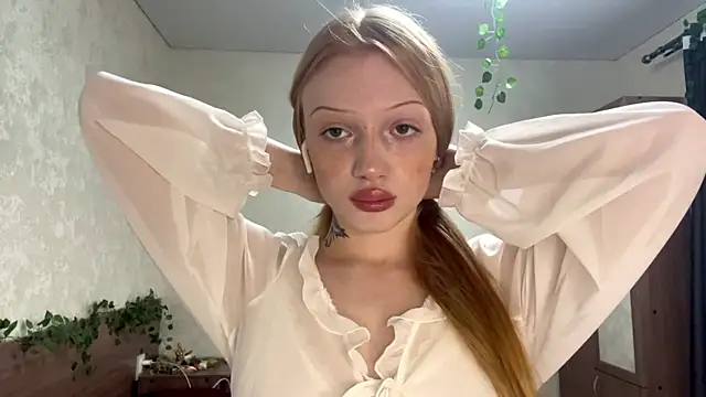 Iamlylu online show from 11/18/25, 05:33