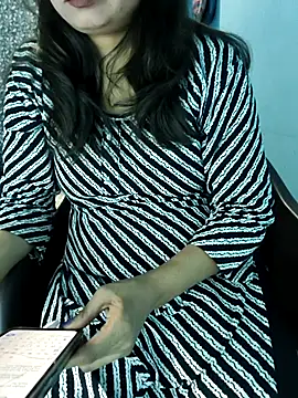 Model Show01 online show from 11/21/25, 03:22