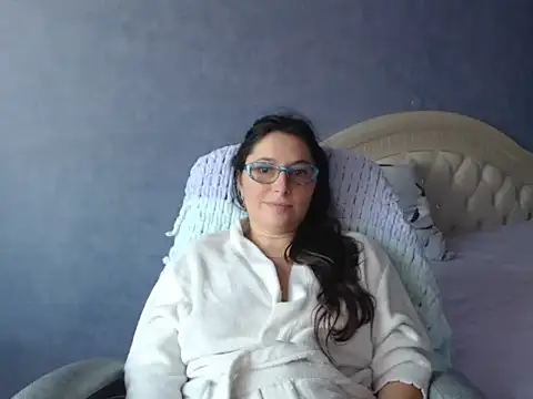 Snapshot of LuckyLisa23 chatting on 11/06/25, 09:24 LuckyLisa23 online show from 11/06/25, 09:24