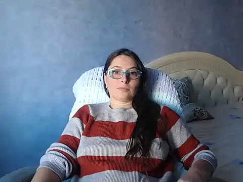 Snapshot of LuckyLisa23 chatting on 10/29/25, 12:15 LuckyLisa23 online show from 10/29/25, 12:15