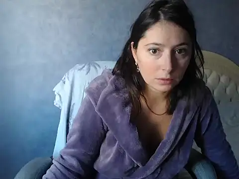 Snapshot of LuckyLisa23 chatting on 10/25/25, 10:14 LuckyLisa23 online show from 10/25/25, 10:14