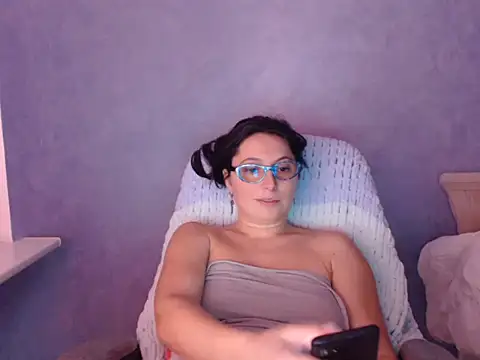 LuckyLisa23 online show from 02/05/26, 05:42