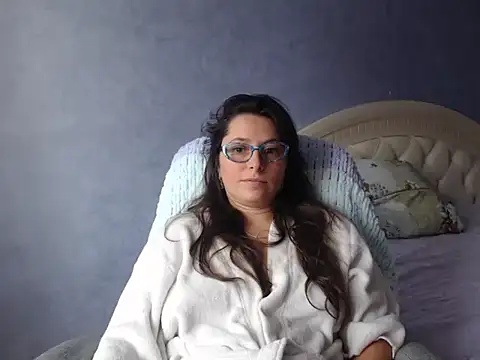 Snapshot of LuckyLisa23 chatting on 10/18/25, 11:12 LuckyLisa23 online show from 10/18/25, 11:12