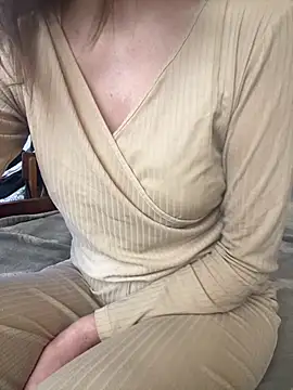 Snapshot of KittieCreme chatting on 02/19/26, 09:28 KittieCreme online show from 02/19/26, 09:28