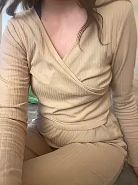 Snapshot of KittieCreme chatting on 03/01/26, 02:50 KittieCreme online show from 03/01/26, 02:50