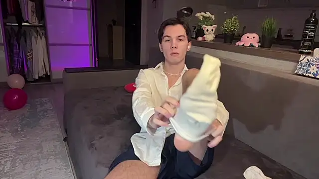 Jeremy1Scott online show from 11/29/25, 09:37