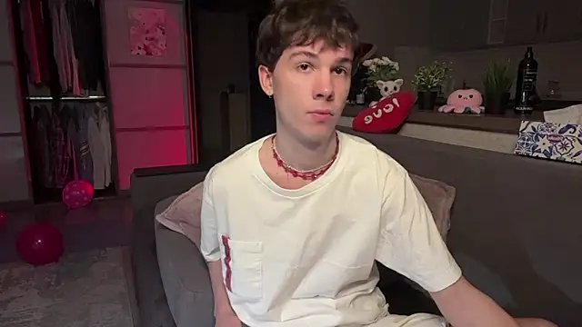 Jeremy1Scott online show from 12/02/25, 09:38