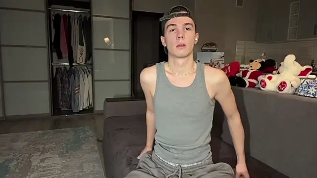 Jeremy1Scott online show from 11/21/25, 03:27