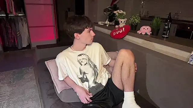 Jeremy1Scott online show from 12/03/25, 09:36