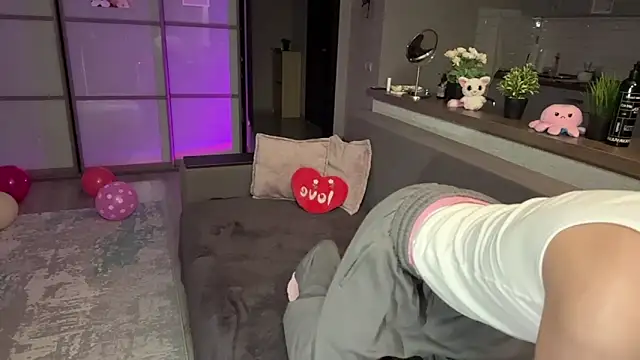 Jeremy1Scott online show from 11/26/25, 03:28