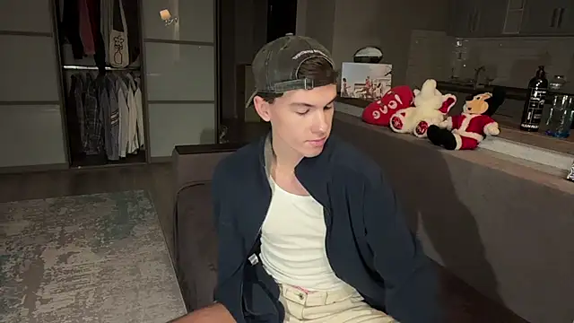 Jeremy1Scott online show from 11/15/25, 03:21